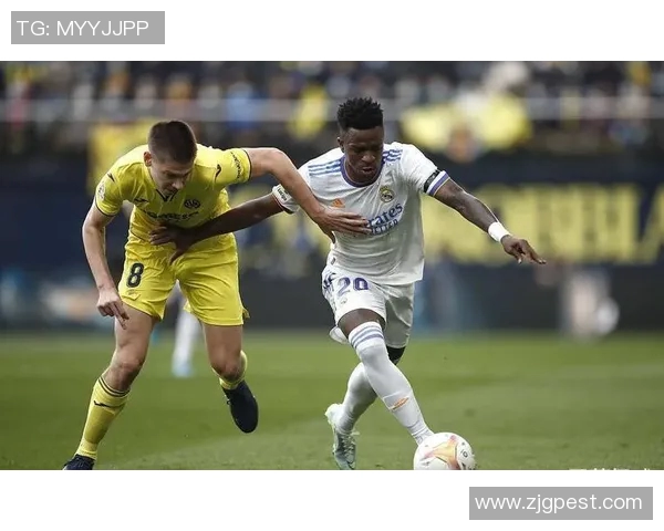 莫斯巴达与图恩的激烈对决揭示足球战术与团队合作的魅力